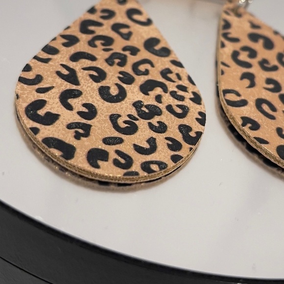 New Gold Animal Leopard Print Tear Drop Earrings - Picture 3 of 5